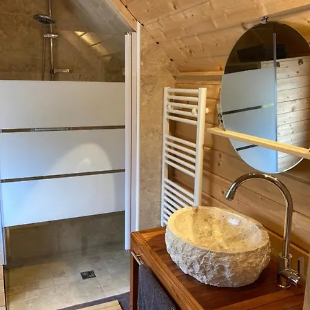 Lodge Aux Kotas Finland'ain Izieu